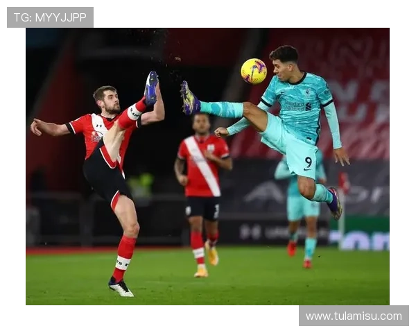 弗林蓬复训伊萨克合练巴伊切蒂奇草地单独训练进展积极 弗林蓬复训伊萨克合练巴伊切蒂奇草地单独训练进展积极