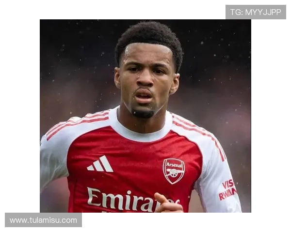 萨利巴与阿森纳签下五年新约阿尔特塔激动拥抱见证温情时刻 萨利巴与阿森纳签下五年新约阿尔特塔激动拥抱见证温情时刻