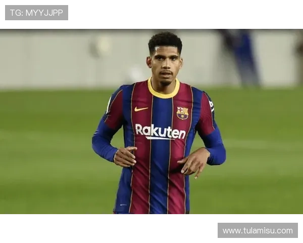 阿劳霍在越位陷阱中迷失 巴萨急需引进新中卫提升防线稳定性 阿劳霍在越位陷阱中迷失 巴萨急需引进新中卫提升防线稳定性