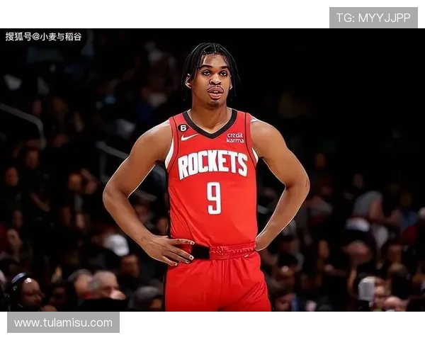 火箭后场新星虽进步明显 但担任控卫角色仍显不适应 火箭后场新星虽进步明显 但担任控卫角色仍显不适应