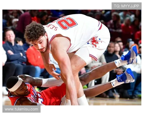 火箭新赛季锋线组合惊人 身高2.08米臂展2.18米令对手心生畏惧