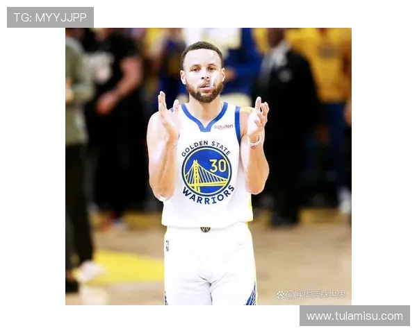 豪泽三分手感火热十投六中砍下十八分带领球队稳健取胜 豪泽三分手感火热十投六中砍下十八分带领球队稳健取胜